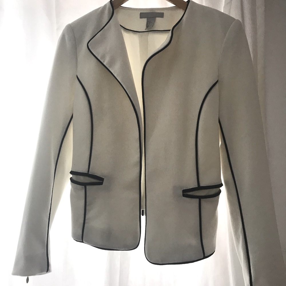Chic white jacket